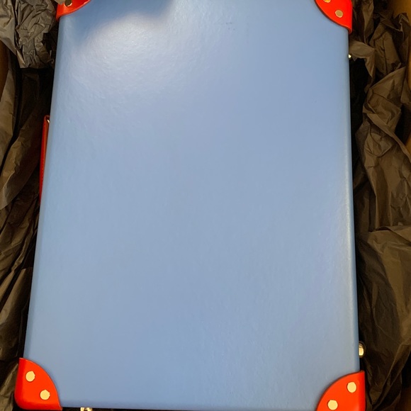 Like new Globetrotter Suitcase - Picture 6 of 10